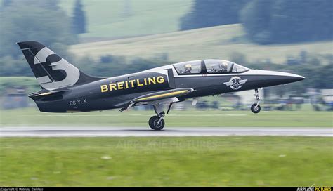 Up Close and Personal with the Breitling Jet Team – 